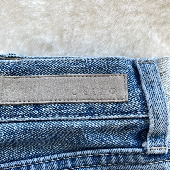 Cello Jean shorts size small! In excellent condition! - Picture 3 of 6